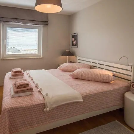 Luna Apartment *
