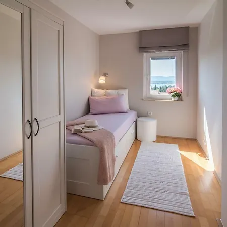 Apartment Luna Malinska