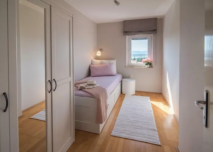 Apartment Luna Malinska